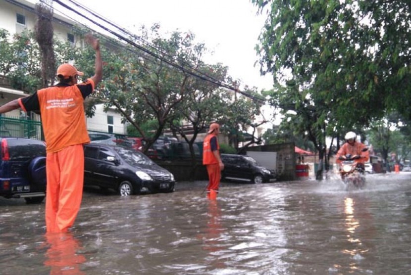 Jalan Raya Pejaten terendam banjir