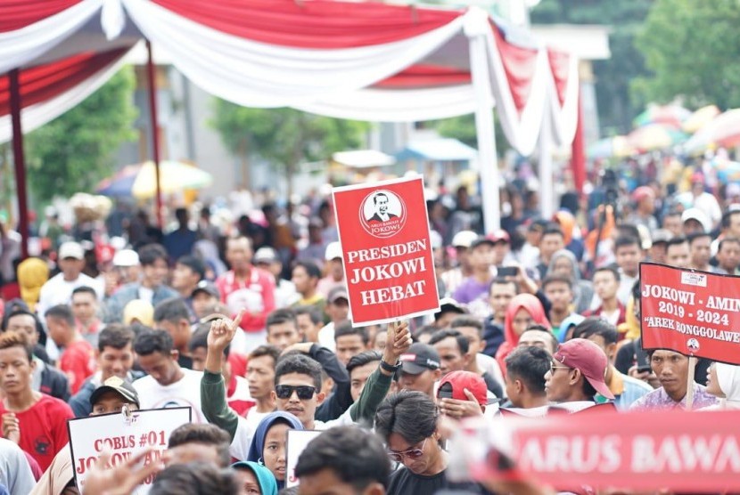 Jalan sehat Relawan Jokowi di Tuban. 