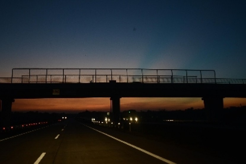 Jalan tol Cipali minim rambu lalu lintas.