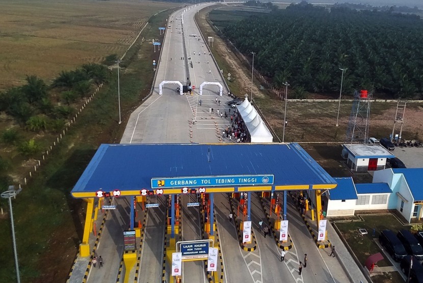 Jalan tol di Gerbang tol Tebing Tinggi - Sei Rampah siap dioperasikan, Sumatera Utara, Ahad (24/3/2019).