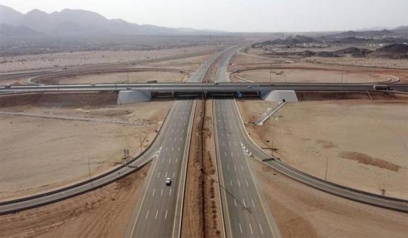 Jalan yang menghubungkan Jeddah dan Makkah.