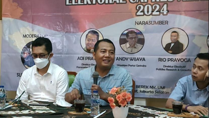 Jalannya diskusi di seminar nasional Lingkar Studi Politik Indonesia (LSPI) dengan tema Peta Politik dan Peluang Elektoral Capres Alternatif 2024 yang diselenggarakan di Tebet Jakarta Selatan, Ahad (21/11).