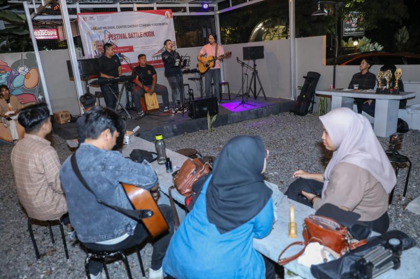 Jalannya Festival Battle Musik antarunit kegiatan mahasiswa (UKM) musik. 