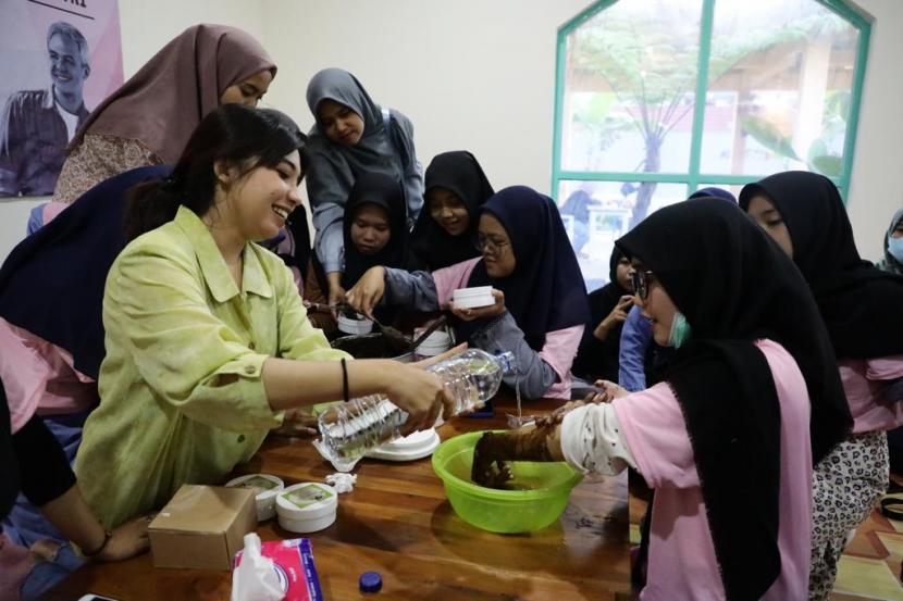 Jalannya kegiatan gelaran workshop dan pelatihan pembuatan lulur organik untuk para perempuan milenial di Kabupaten Bantul. 