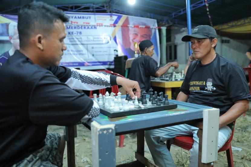 Jalannya lomba catur antarwarga di Jl. Kampung Pulo, Kelurahan 13 Ulu, Kecamatan Seberang Ulu II, Kota Palembang, Sumatra Selatan.