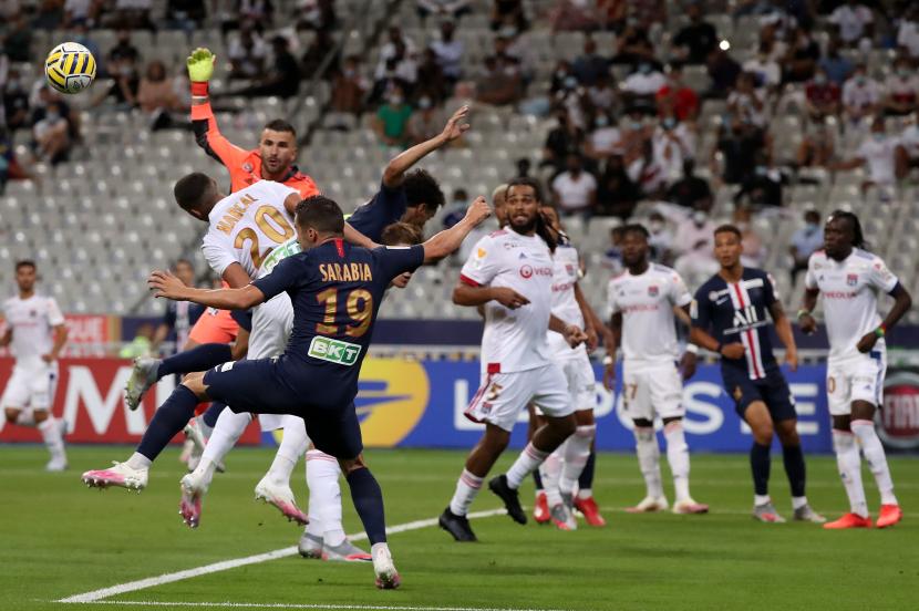 Jalannya pertandingan PSG vs Lyon pada final Piala Liga Prancis, Sabtu (1/8).