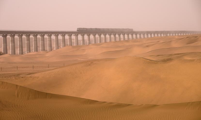 Jalur kereta api sepanjang 825 kilometer di wilayah baratdaya Daerah Otonomi Xinjiang mulai dioperasikan pada Kamis (16/6/2022). Covid-19 tak Kunjung Reda, Kereta dari Xinjiang Berhenti Beroperasi