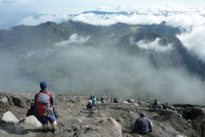 Seluruh Pendaki Gunung Semeru Berhasil Dievakuasi Republika Online