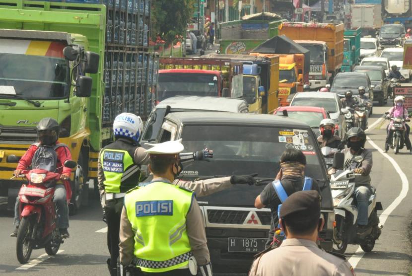 Jalur utama kawasan Traffic Light (TL) Alun alun Lama, Jalan Diponegoro Ungaran, Kabupaten Semarang yang akan menjadi salah satu jalur uji coba penerapan Tilang Elektronik oleh Satlantas Polres Semarang.