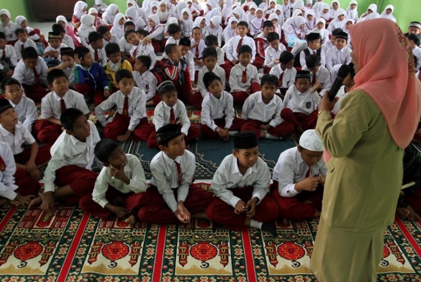 Enam Sekolah Di Blitar Tolak Beri Pelajaran Agama Islam