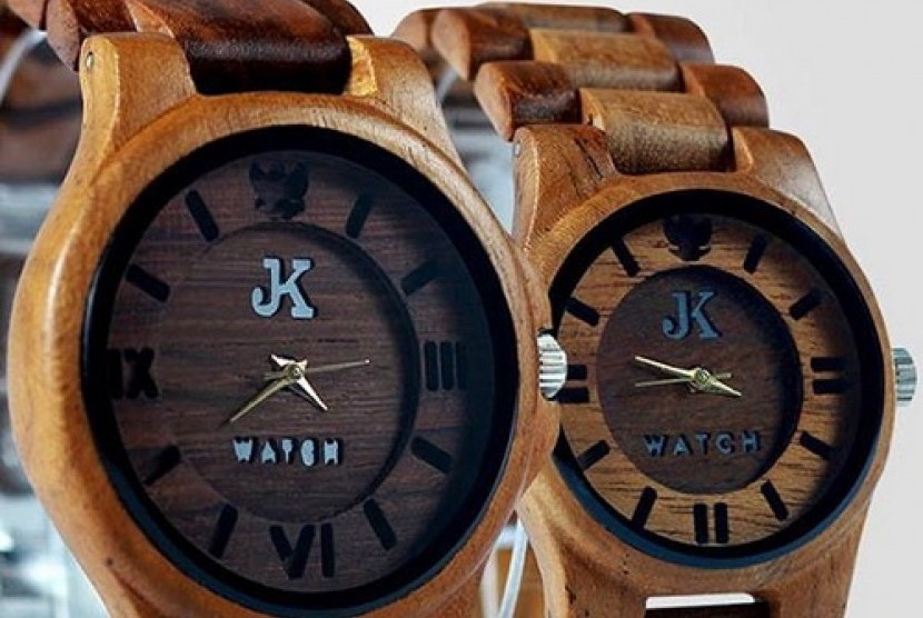 Jam tangan dari limbah kayu, JK Watch, buatan Kulon Progo.