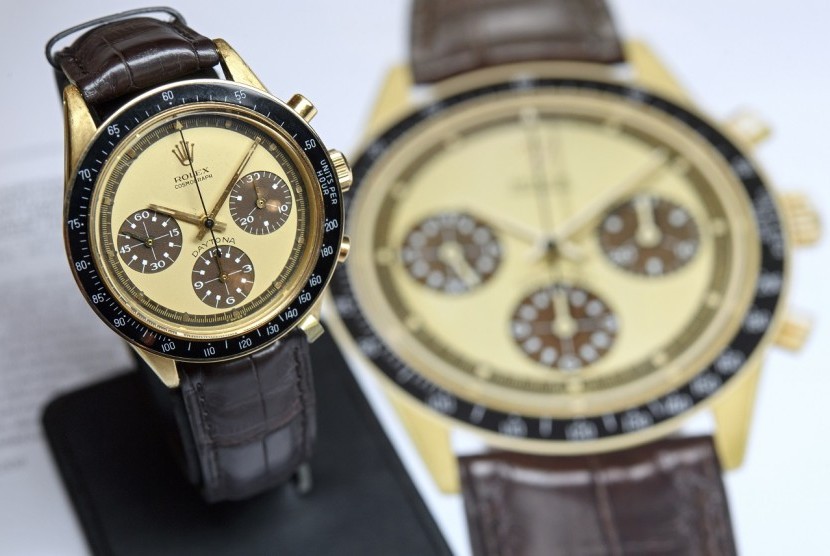 Jam tangan milik Paul Newman yang laku sekitar Rp 242 miliar.