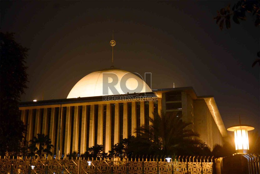 The picture shows Istiqlal Mosque in Jakarta during night. Islamic heritage in Indonesia offers huge potential to develop sharia tourism. (illustration) 