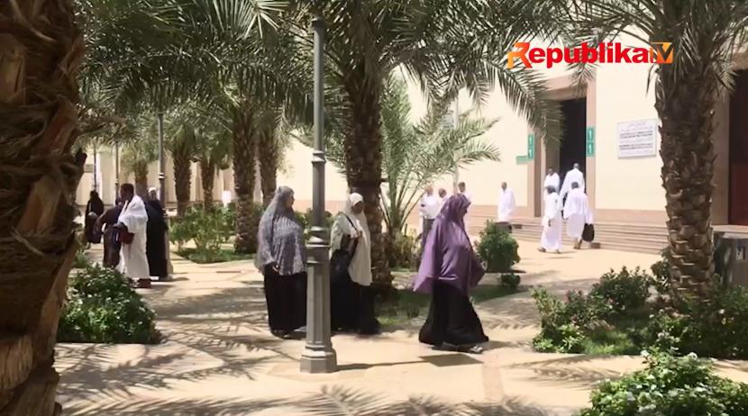 Jamaah calon Haji di Masjid Bir Ali.