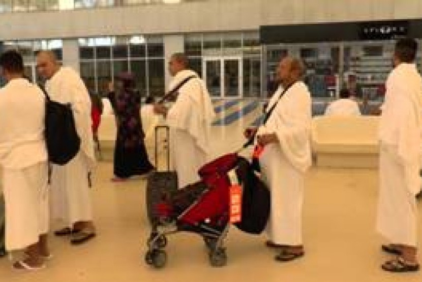 Jamaah calon haji usai mendarat di Bandara King Abdul Aziz, Jeddah (Ilustrasi)