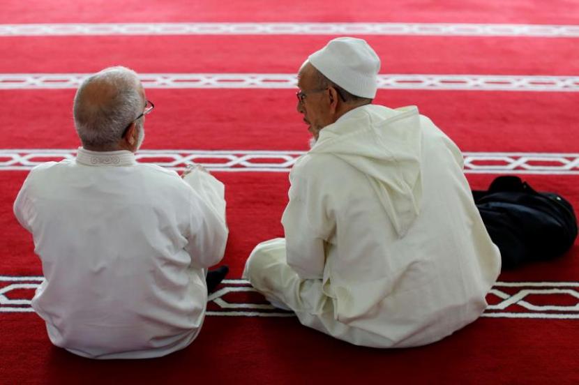 Jamaah di Masjid Agung Kopenhagen, Denmark. Dewan Eropa Desak Denmark Atasi Diskriminasi Muslim dan Rasisme