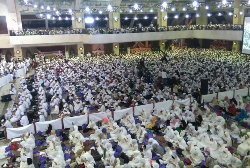 Jamaah Dzikir dan Shalawat untuk Negeri memadati Masjid At-Tin.