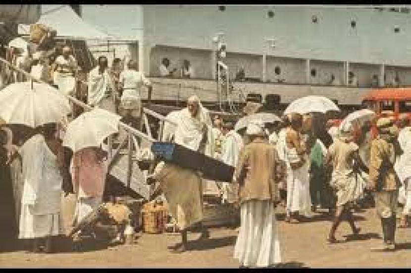  Suasana Jeddah Pada 1979. Foto: Jamaah haji asal India tempo dulu pulang berhaji dengan naik kapal laut dari Jeddah.