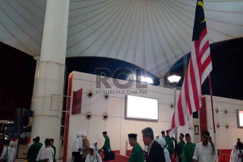 Penyelidikan Soal Tabung Haji Malaysia Dipersoalkan. Foto ilustrasi: Jamaah haji asal Malaysia sudah tiba di Arab Saudi melalui Bandara Internasional King Abdul Aziz, Jeddah, Arab Saudi, Kamis (11/9) (Republika/Zaky Alhamzah)