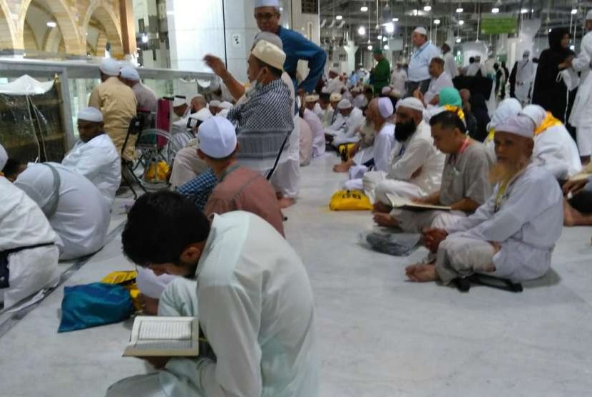 Jamaah haji beritikaf di al Haram