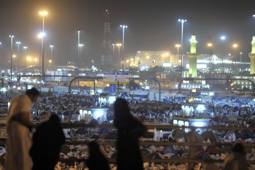 Jamaah haji bermalam di Muzdalifah, Makkah, Arab Saudi.
