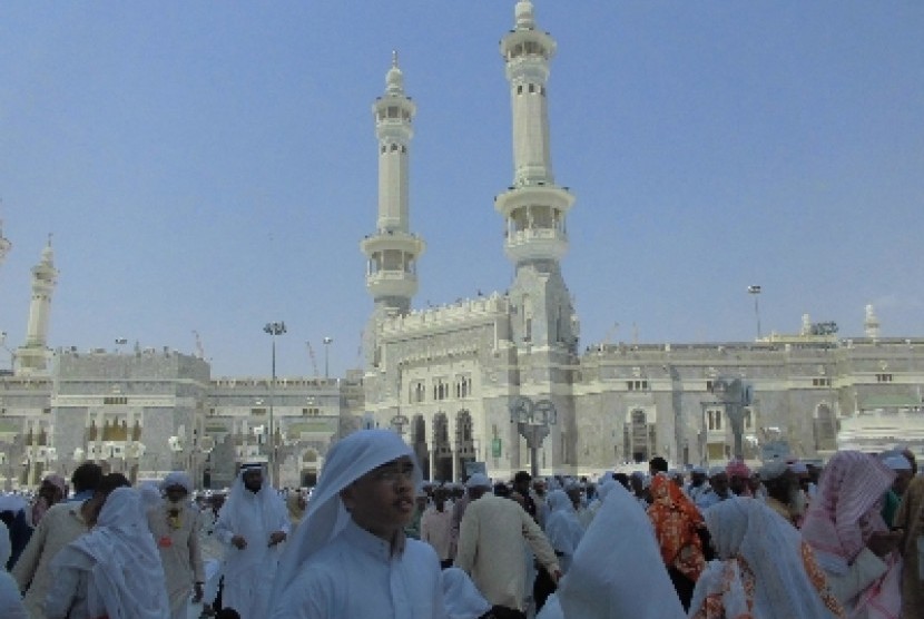 Jamaah haji dari berbagai memenuhi Masjidil Haram, Makkah. 
