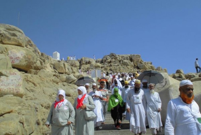 Jamaah haji dari berbagai negara mengunjungi Jabal Rahmah