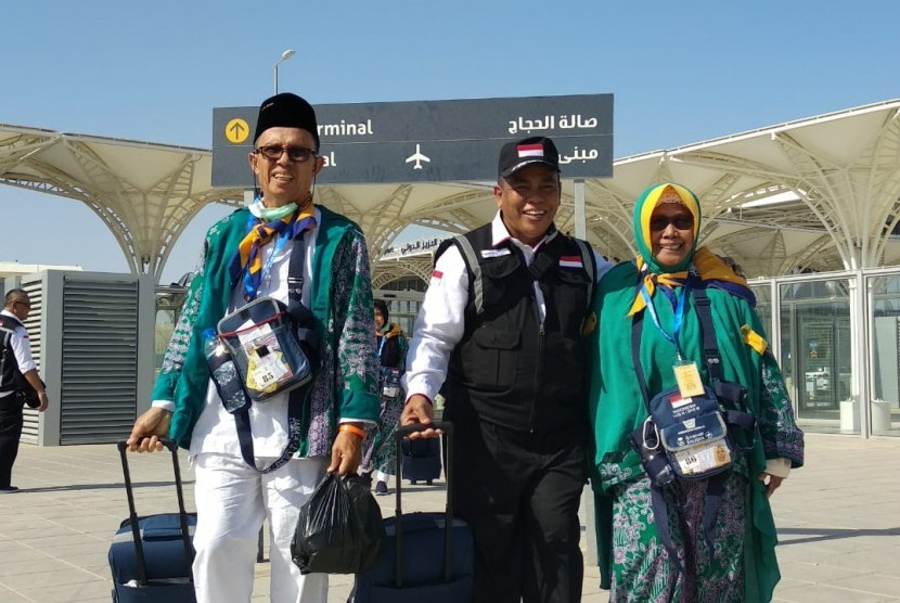 Jamaah haji dari Embarkasi Haji Palembang, Jakarta-Bekasi, Jakarta-Pondok Gede, tiba di Bandar Udara AMA, Rabu (18/7).