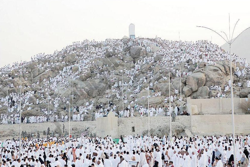 Jamaah haji dari seluruh dunia memadati Padang Arafah dan Jabal Rahmah seusai ibadah wukuf Jumat(3/10).