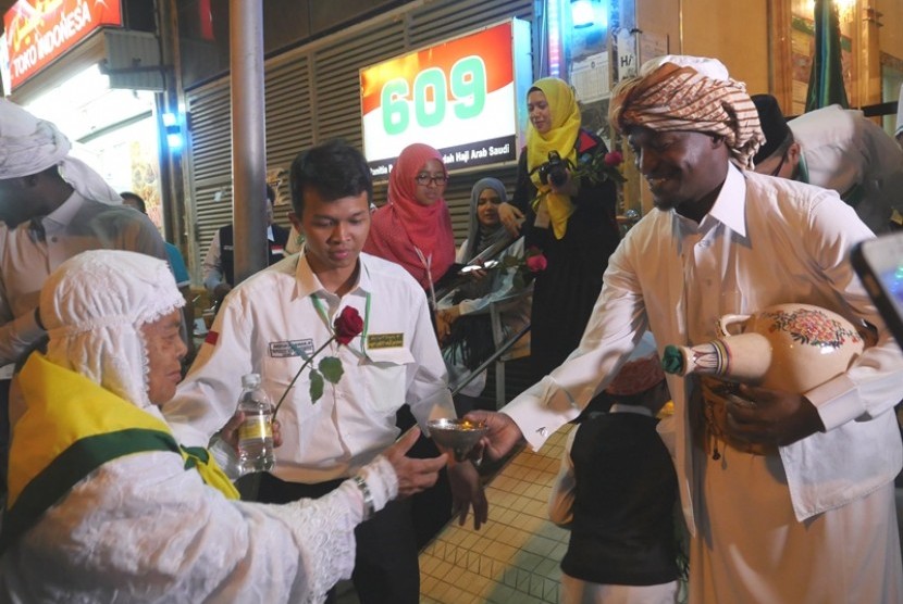 Jamaah haji Indonesia dari Madinah disambut di Makkah (Ilustrasi).  Tradisi Jojo merupakan tradisi khas masyarakat Arab di Hijaz, Arab Saudi kini 