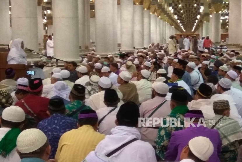 Jamaah haji indonesia di masjid nabawi