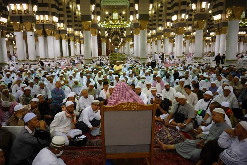 Otoritas Saudi Imbau Jamaah umroh Patuhi Aturan di Dua Masjid Suci. Foto:   Jamaah Haji Indonesia di Masjid Nabawi (Ilustrasi)