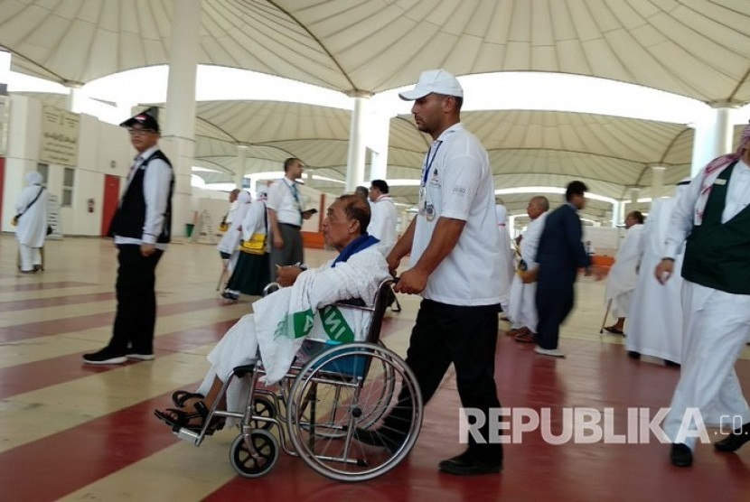 Jamaah haji Indonesia gelombang kedua mulai tiba di Bandara King Abdul Aziz, Jeddah, Senin (30/7).