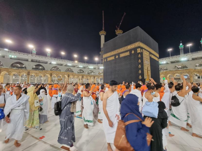 Jamaah haji Indonesia gelombang pertama mulai melaksanakan umrah di Masjidil Haram, Makkah, Senin (13/6). Menag: Kuota Haji Tahun Depan Naik, tapi Jumlah Belum Pasti