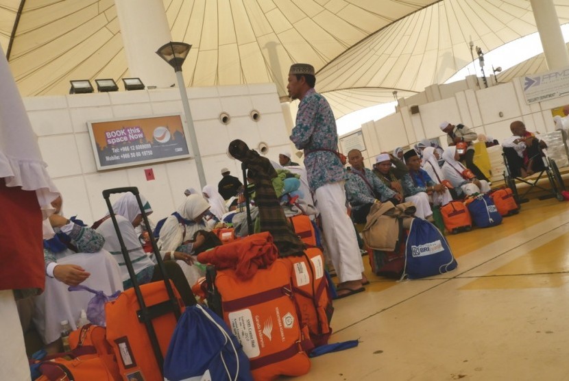 Jamaah haji Indonesia menunggu keberangkatan pesawat di Bandara Internasional King Abdul Aziz Jeddah