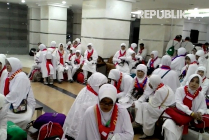 Jamaah haji Indonesia yang melakukan haji tarwiyah mulai berangkat menuju Mina, Selasa malam (29/8). 