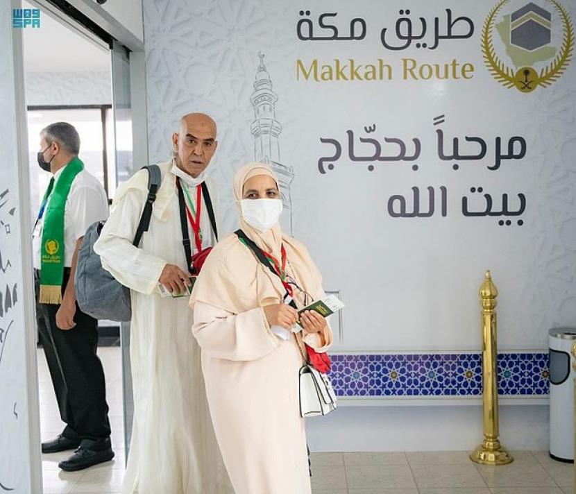 Jamaah haji Maroko pertama melalui Inisiatif Rute Makkah tiba di Bandara Internasional King Abdulaziz, Jeddah, Senin (27/6/2022).