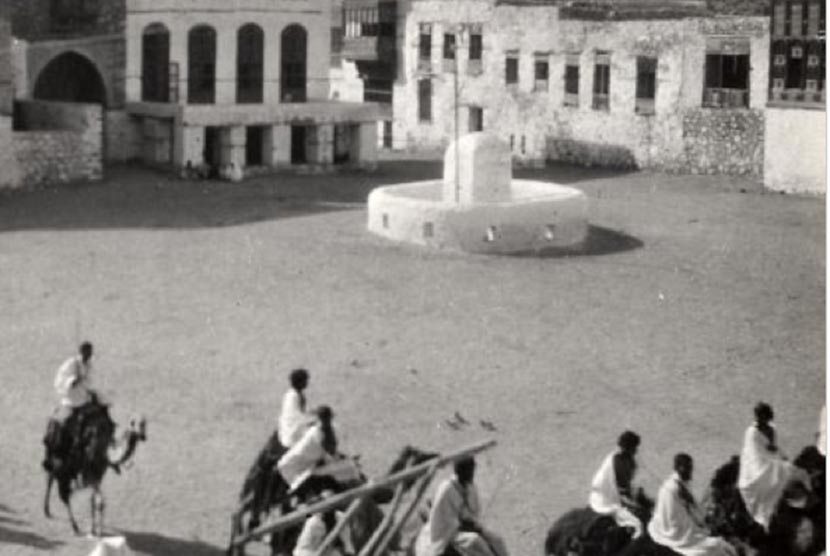 Jamaah haji naik unta di kota Makkah pada tahun 1935.