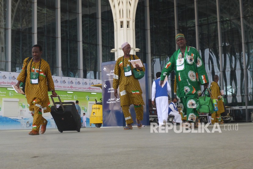 Jamaah haji asal Afrika tiba di Bandara Amir Mohammed Bin Abdulaziz di Madinah, Arab Saudi. 