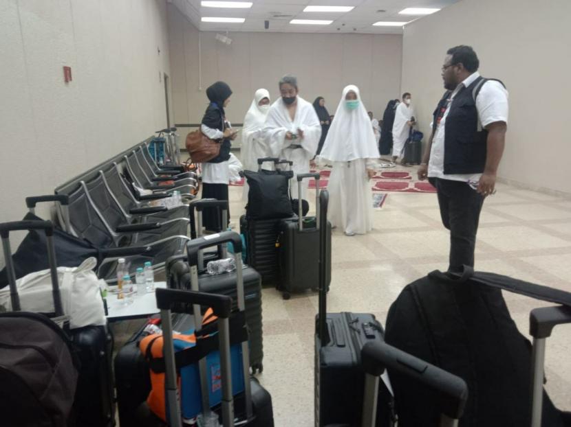 Jamaah haji yang akan dideportasi setelah tiba dari Bandara International King Abdul Aziz Airport (IKAA), Jeddah, Kamis. 