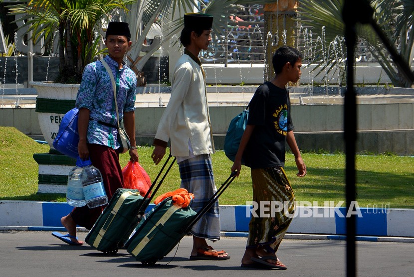 Jamaah haji yang tergabung dalam kelompok terbang (Kloter) 52 tiba di Pendopo Kabupaten Jombang, Jawa Timur, Rabu (4/9/2019).