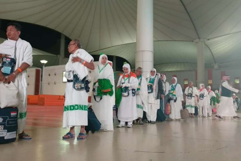 Jamaah Indonesia kloter terakhir dari Embarkasi Jakarta-Bekasi tiba di Bandara King Abdulazoz, Jeddah, Kamis (16/8) dinihari waktu setempat. Kedatangan itu memungkasi tibanya jamaah Indonesia di Tanah Suci.