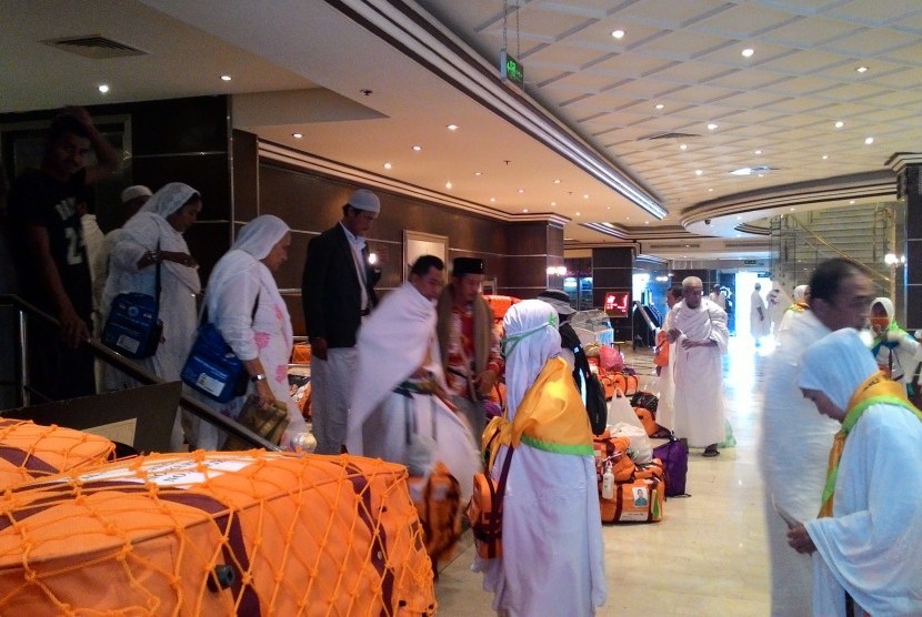 Kemenag Sumut Belum Dapat Informasi Calon Haji Ambil Dana. Jamaah kloter pertama Embarkasi Medan (MES 01) sedang bersiap-siap meninggalkan Al Shourfah New Hotel, Madinah, Arab Saudi untuk menuju Makkah pada 2017.
