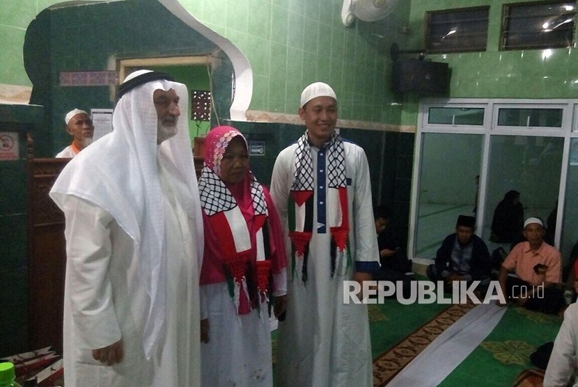 Jamaah Masjid AR Ruhama Tanjung Priok donasikan perhiasan untuk Palestina