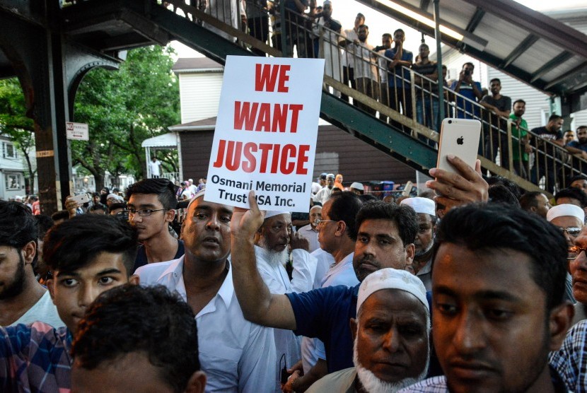 Jamaah masjid memprotes pembunuhan imam di Queens, Amerika Serikat