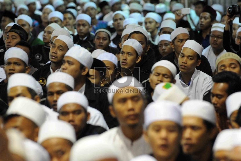 Jamaah mengikuti peringatan Maulid Nabi Muhammad SAW 1437 H di Masjid Istiqlal, Jakarta, Kamis (24/12). (Republika/Agung Supriyanto)