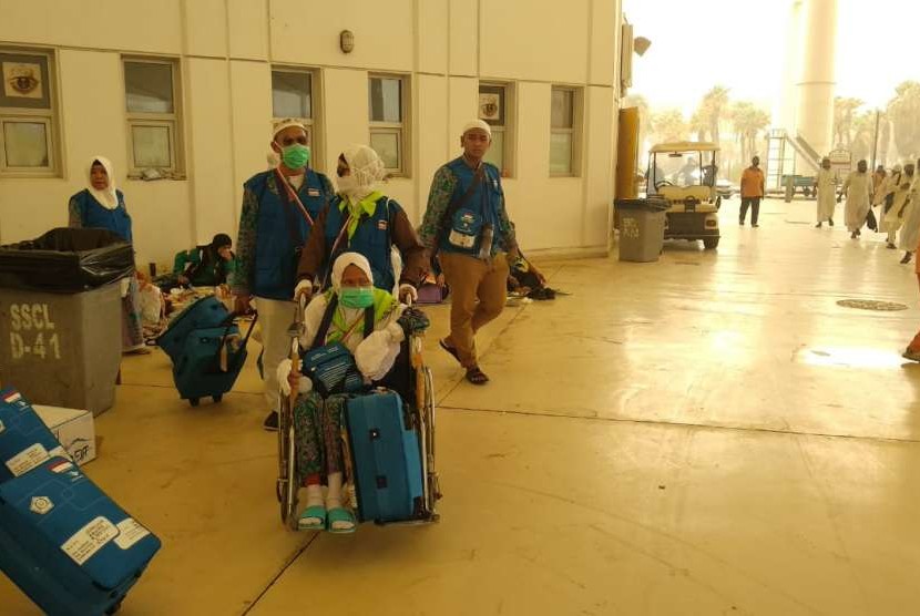 Jamaah menuju Debarkasi Balikpapan tiba di Bandara King Abdulaziz, Jeddah.  