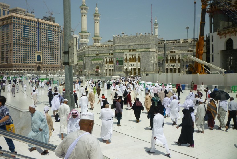 Jamaah menuju Masjidil Haram, Makkah, untuk melaksanakan shalat Jumat pada 12 Agustus 2016. 