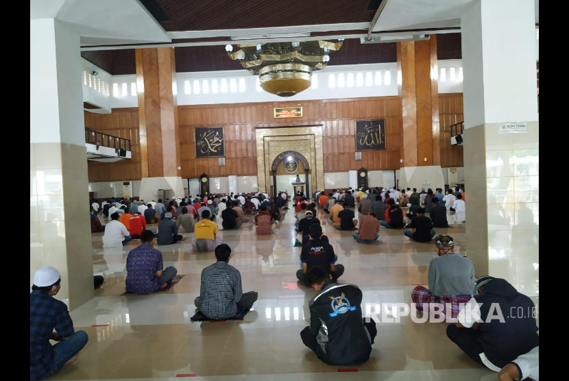 Sholat Idul Adha akan digelar di Masjid Agung Tasikmalaya. Suasana jamaah saat menunaikan ibadah shalat Jumat di Masjid Agung Tasikmalaya, Jumat.
