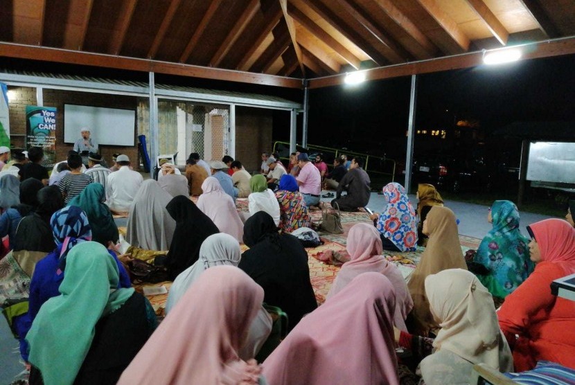 Jamaah Muslim Indonesia yang tinggal di Queensland (Australia) dan sekitarnya menggelar shalat ghaib untuk mendoakan para syahid di dua masjid di Christchurch, Selandia Baru.